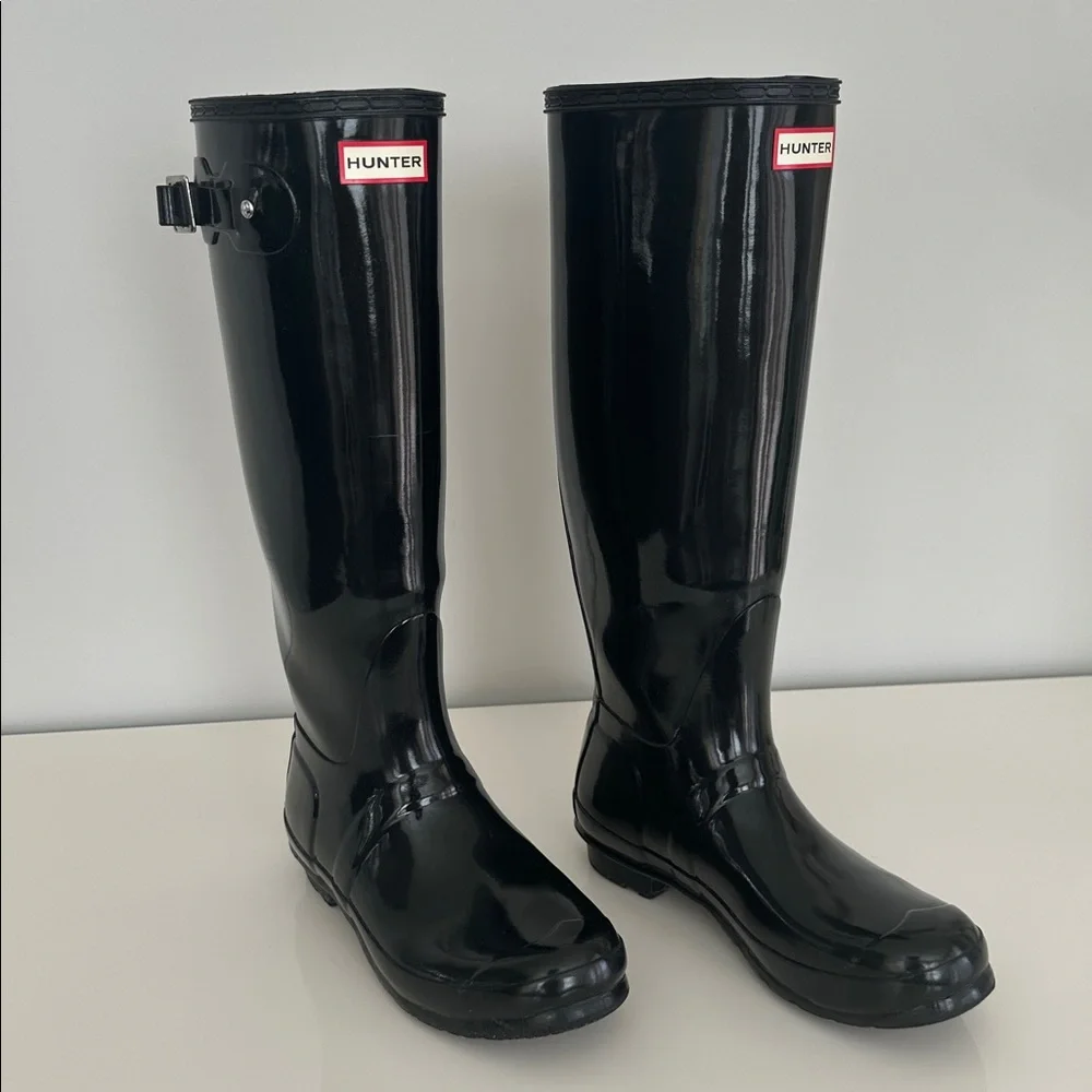 Women’s Tall Black Gloss Hunter rain boots in size 8 - Picture 13 of 15